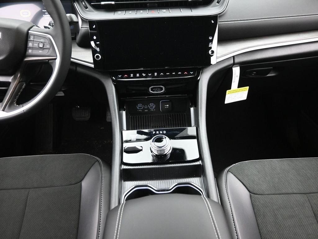 New 2026 Diamond Black Crystal Pearlcoat Jeep Altitude image 15
