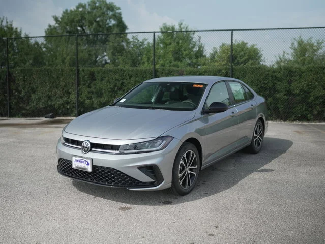 2025 Volkswagen Jetta Sport - Photo 4