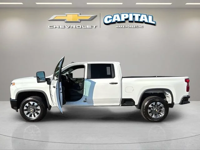 Used 2022 Summit White Chevrolet Custom image 3