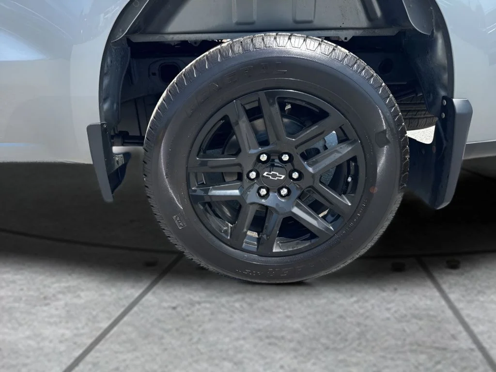 Used 2024 Gray Chevrolet Custom image 31