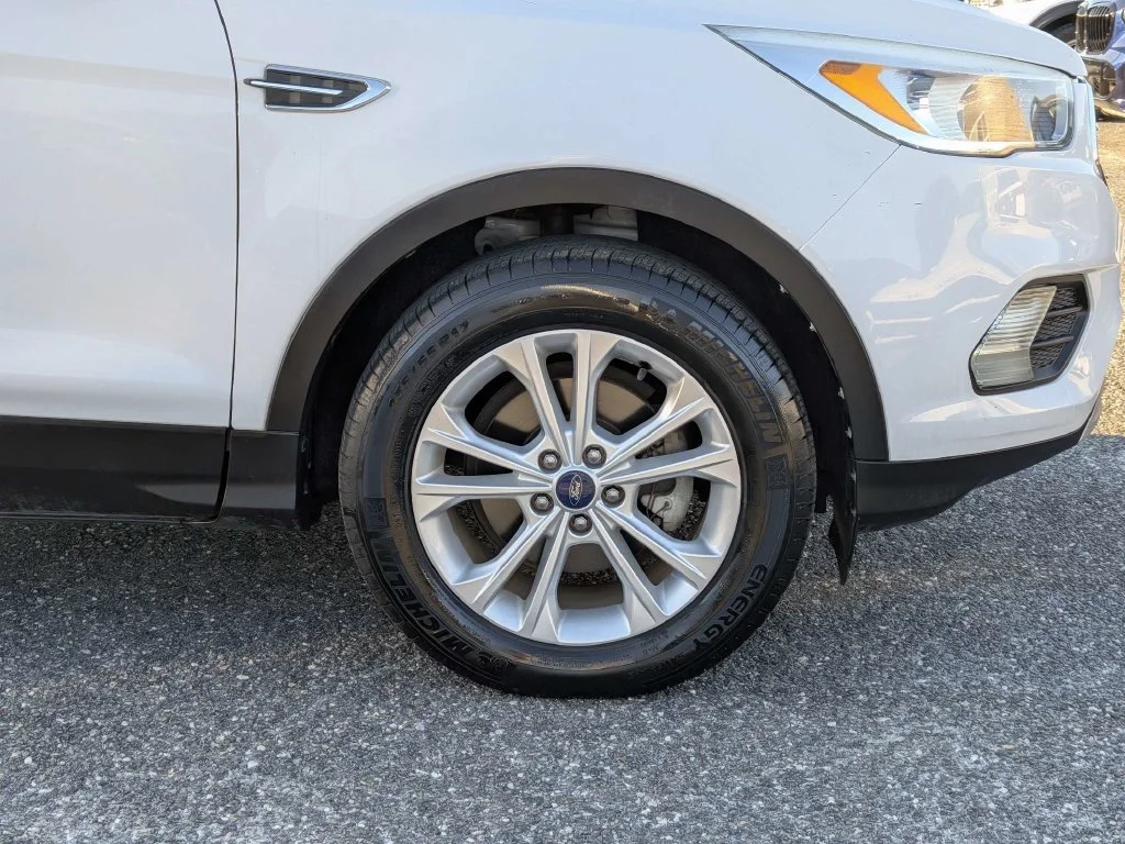 Used 2018 Oxford White Ford SE image 11