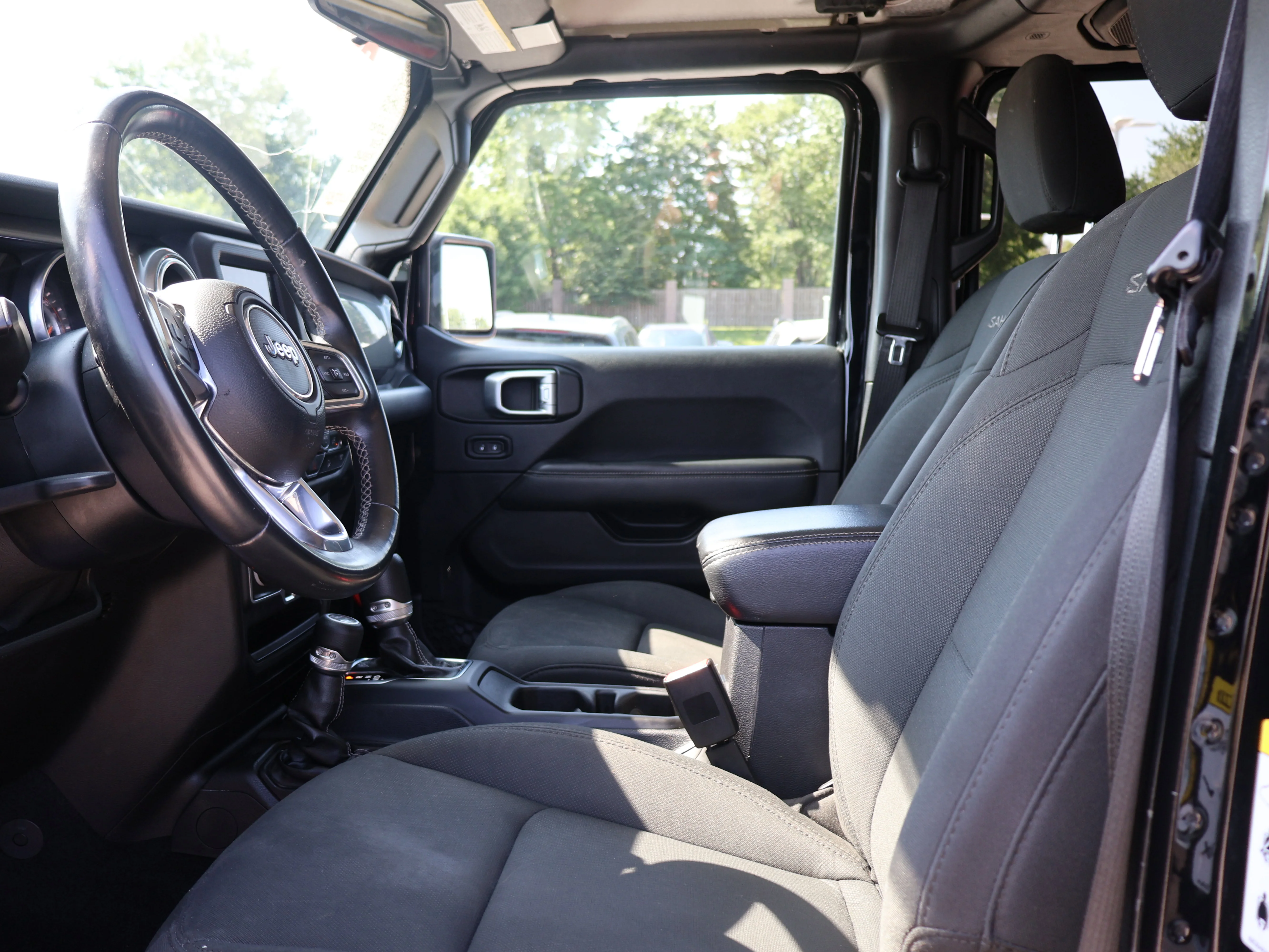 Used 2019 Black Clearcoat Jeep Sahara image 20