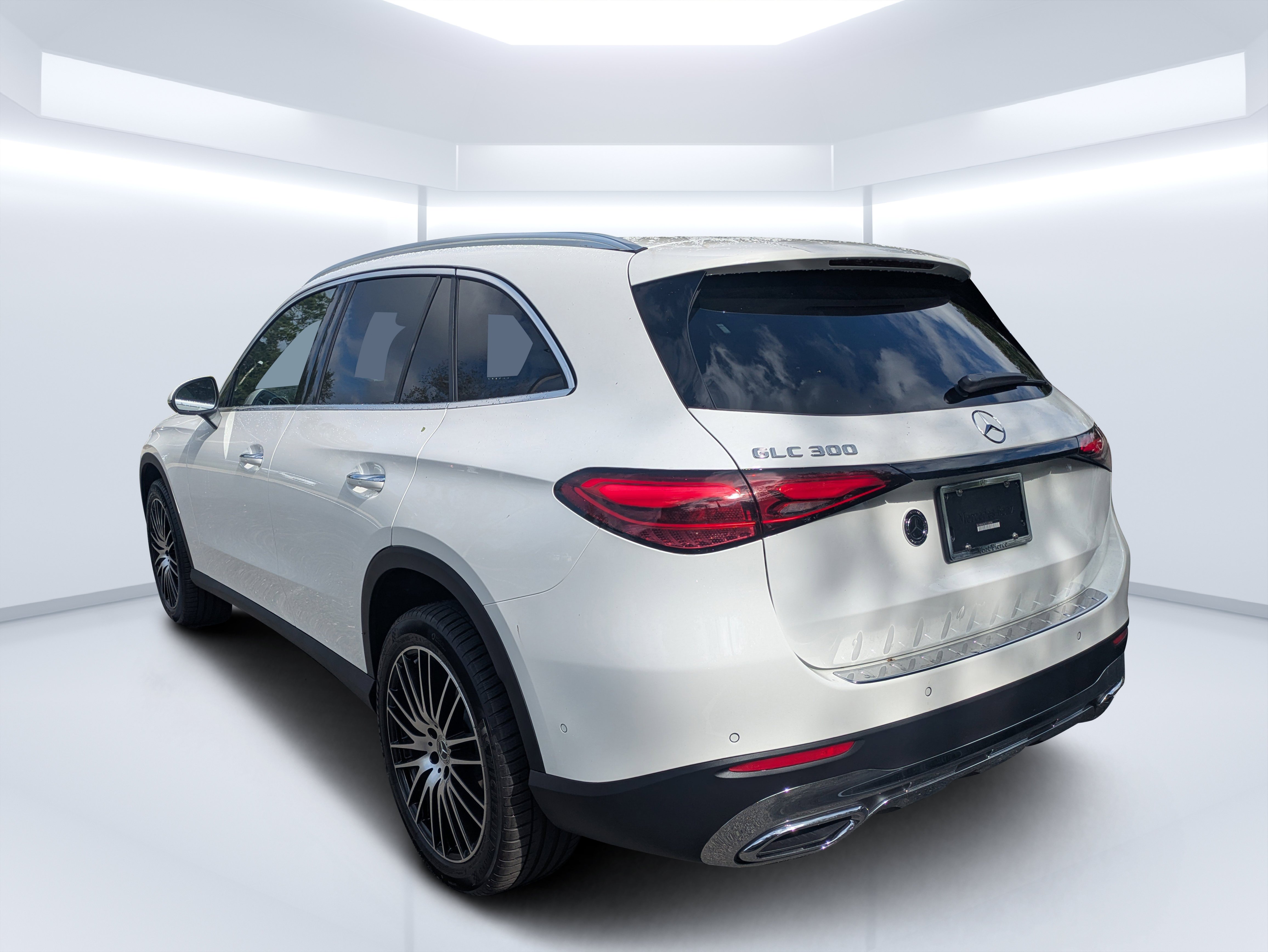 New 2026 Polar White Mercedes-Benz GLC 300 image 5