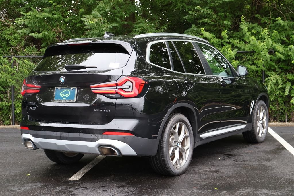 Used 2024  BMW xDrive30i image 9