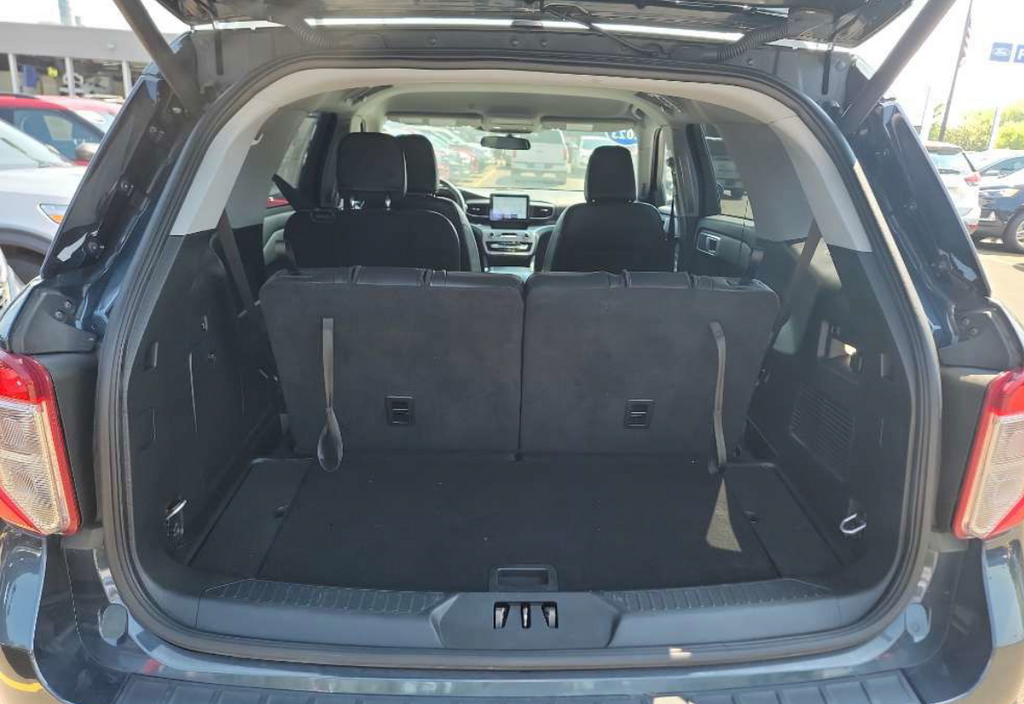 Used 2023 Blue Metallic Ford XLT image 8