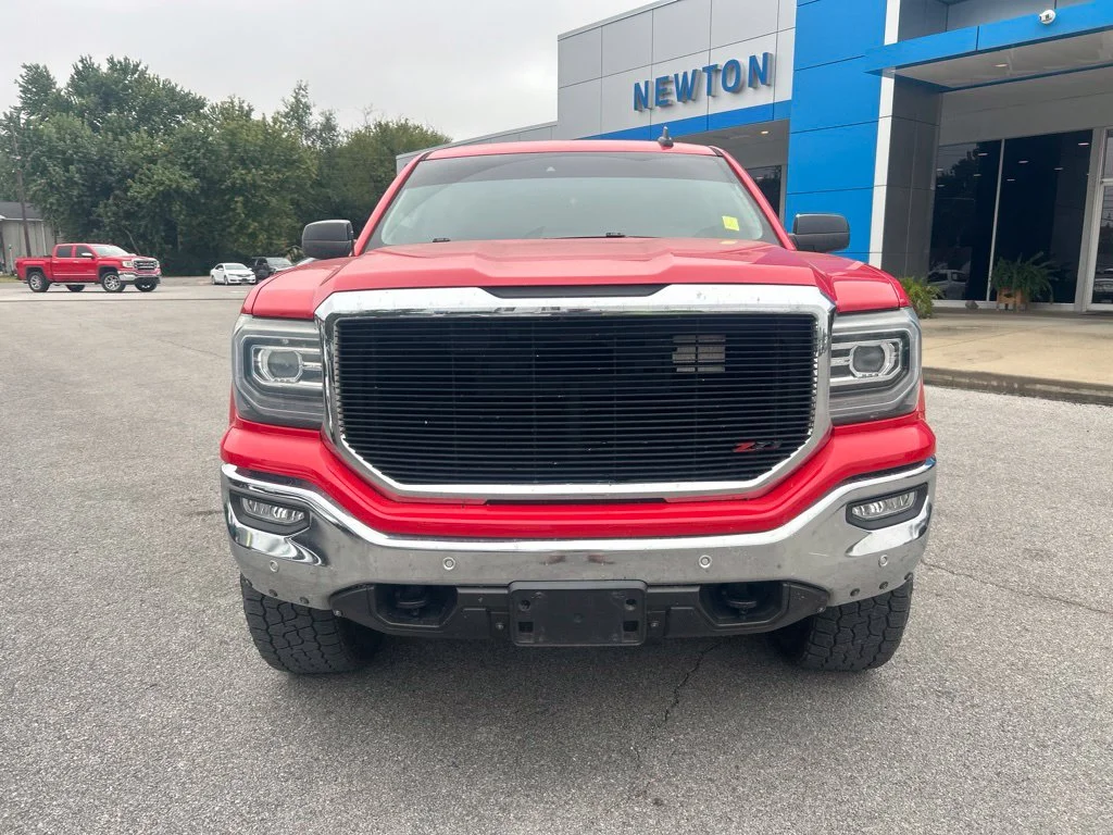 Used 2018 Cardinal Red GMC SLT image 2