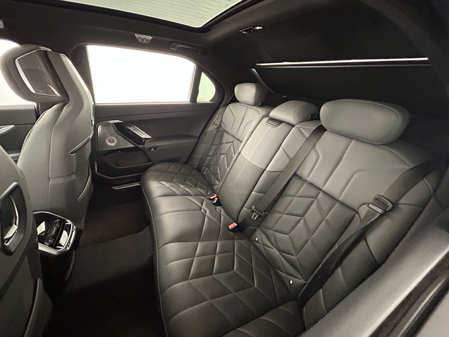 Used 2023 Tanzanite Blue II Metallic BMW 760i xDrive image 32