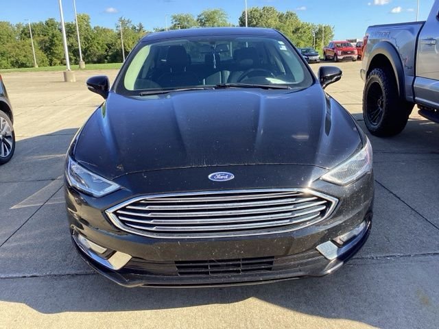 Used 2017 Shadow Black Ford SE image 2