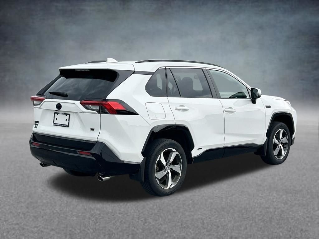 Used 2023 Ice Toyota SE image 5