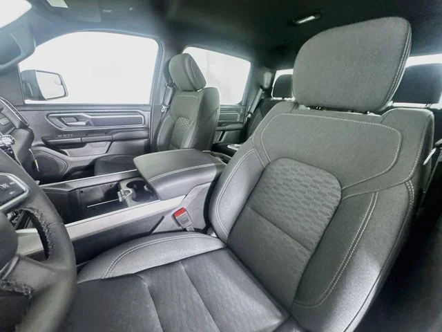 New 2026 Diamond Black Crystal Pearl-Coat Exterior Paint RAM BIG HORN image 20