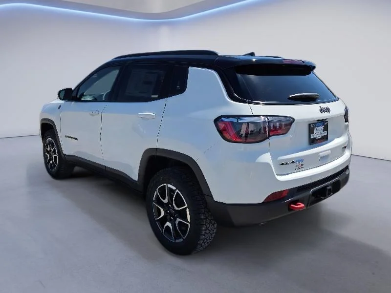 New 2026 Bright White Clear-Coat Exterior Paint Jeep Trailhawk image 14
