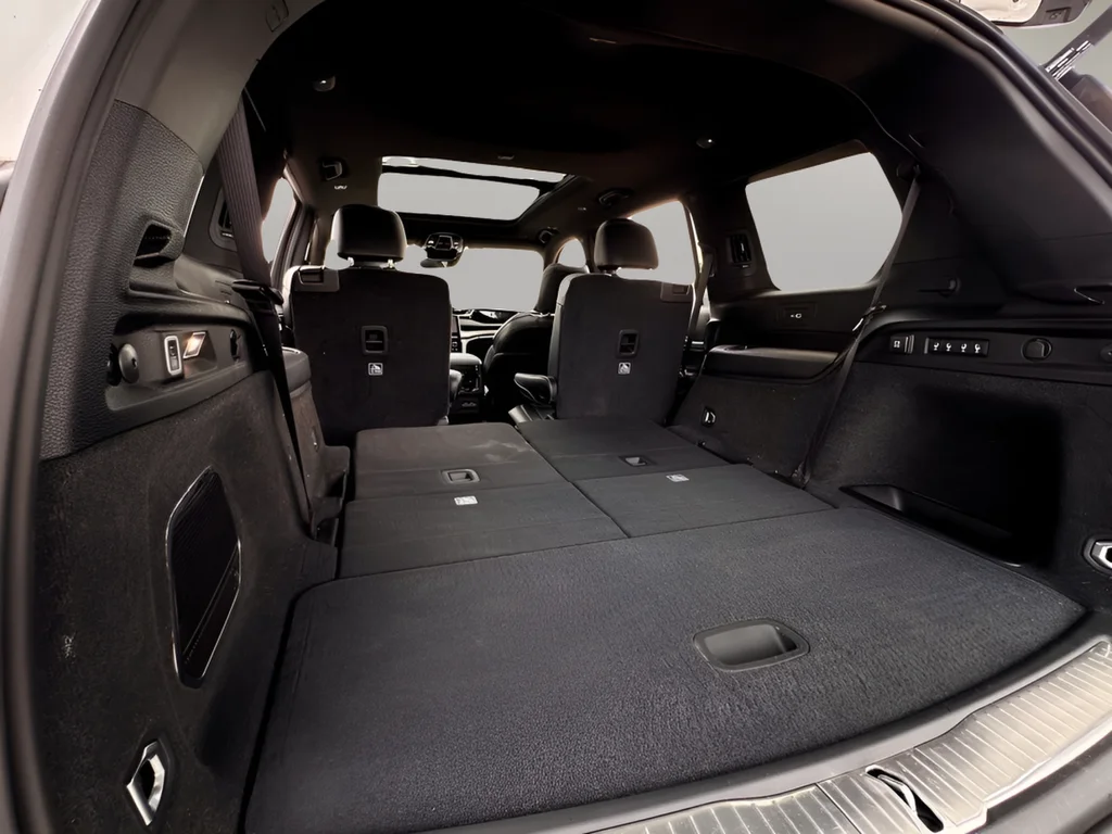 Used 2023 White/off-white Jeep Overland image 26