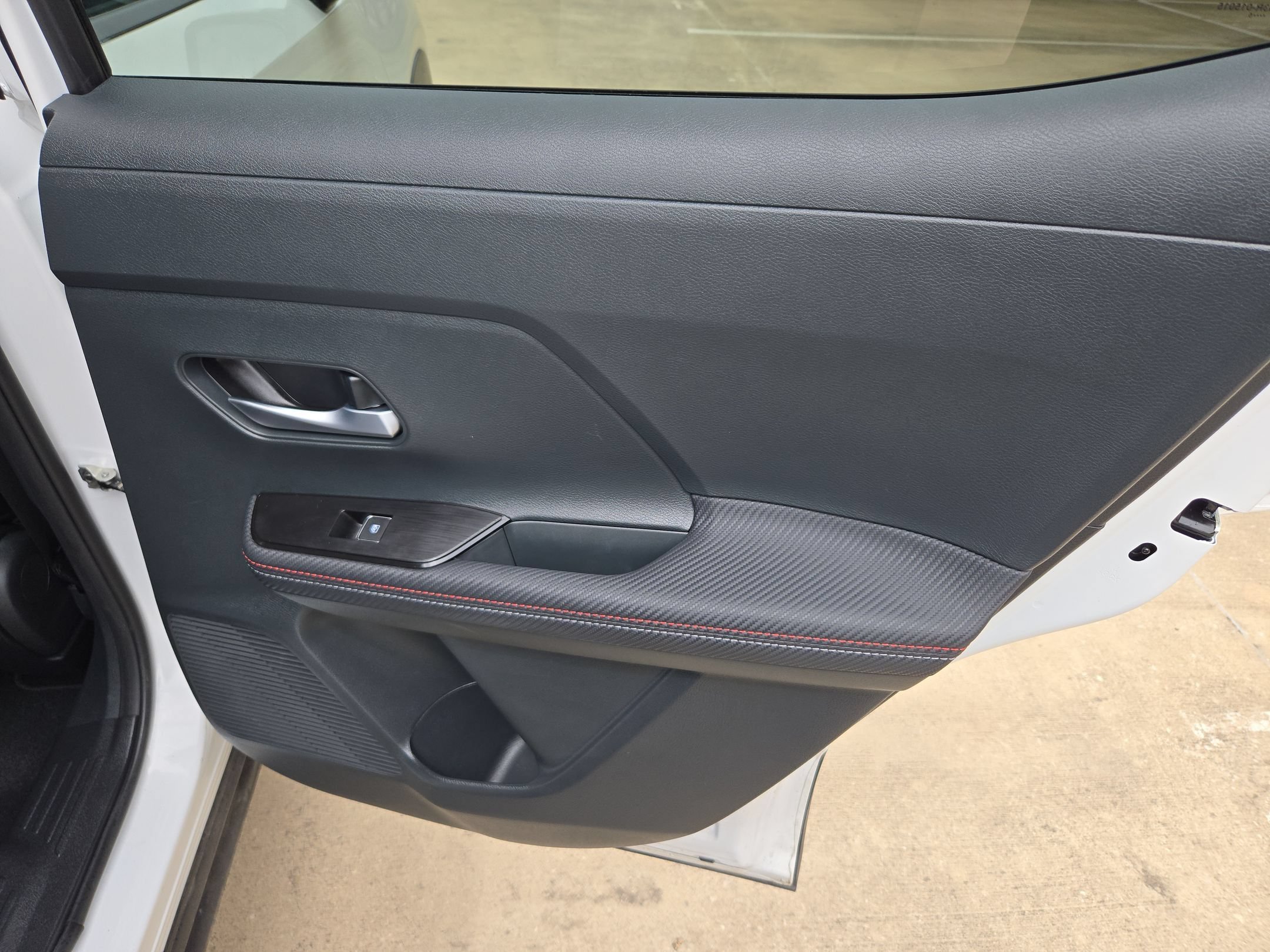 Used 2025 Aspen White Tricoat Nissan SR image 26