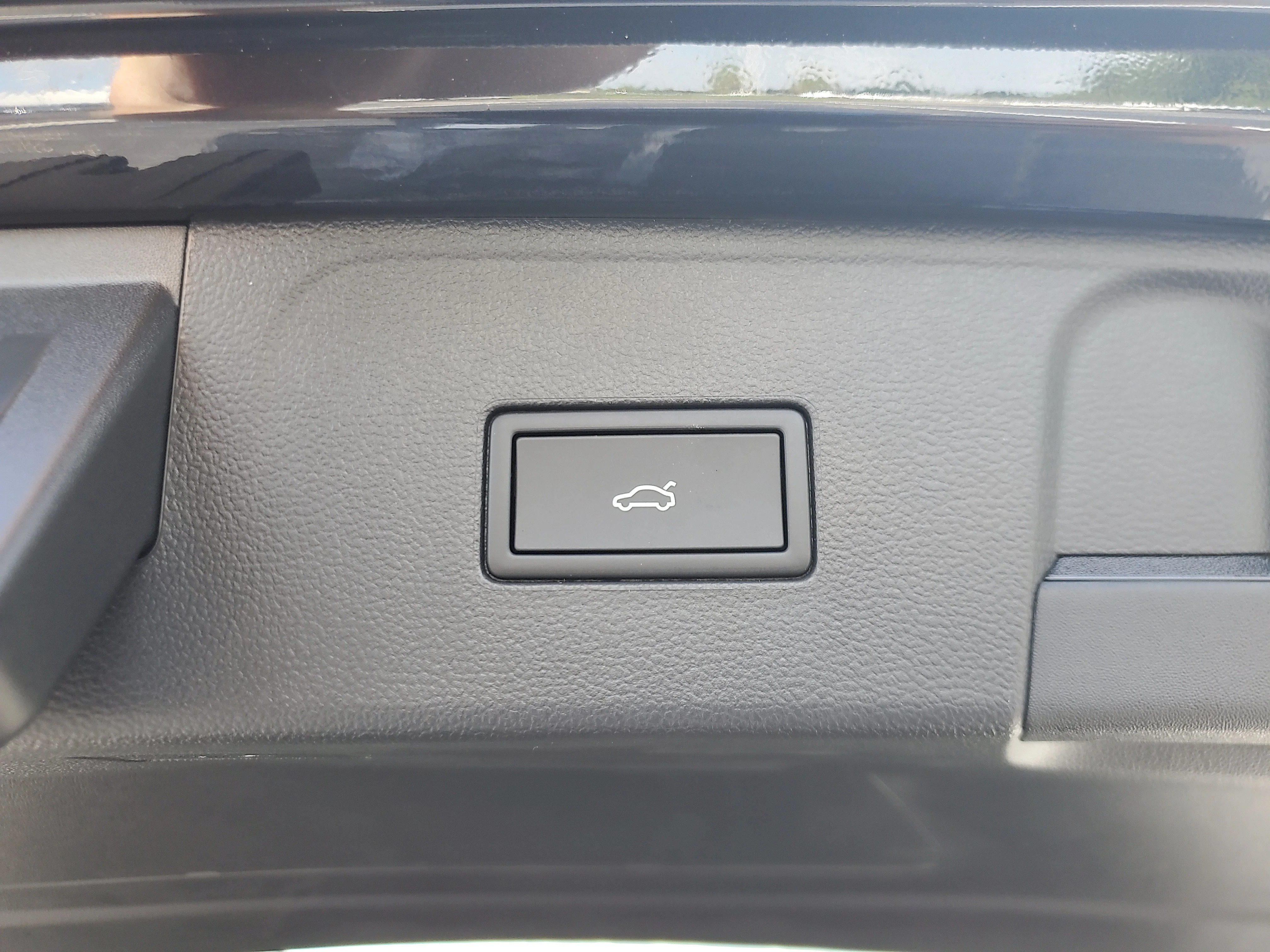 New 2026 Black Volkswagen 2.0T SE w/Technology image 7