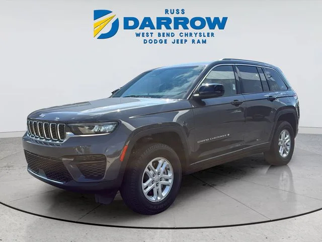 Used 2023 Gray Jeep Laredo image 1