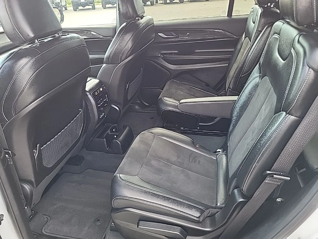 Used 2023 White Jeep Altitude image 13