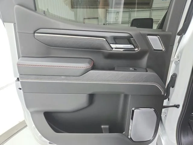 Used 2023 White GMC AT4X image 39