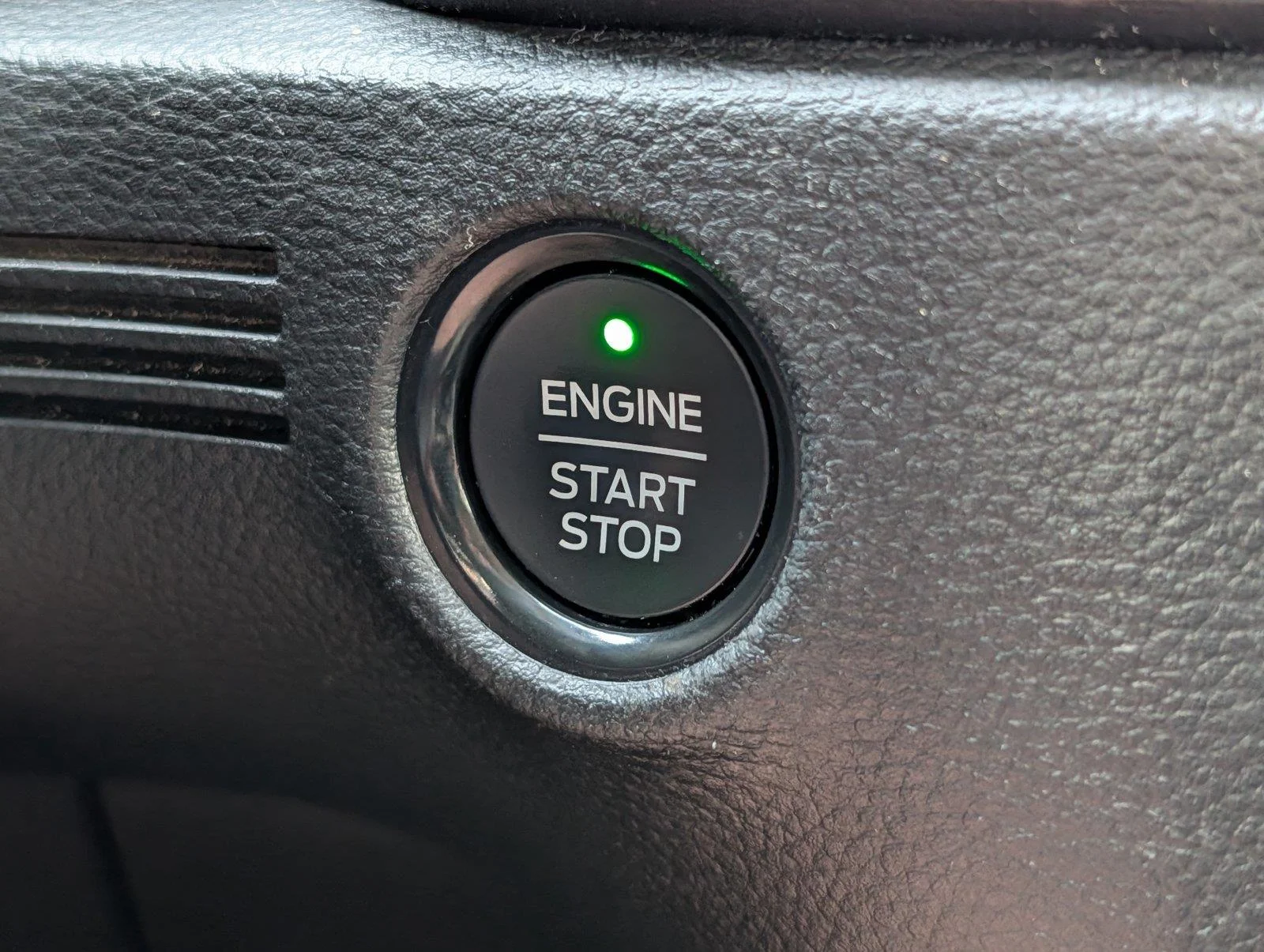 Used 2022 Cactus Gray Ford LARIAT image 27
