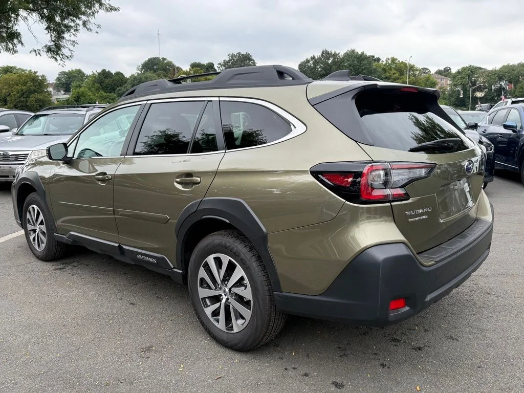 Used 2025 Autumn Green Metallic Subaru Premium image 8