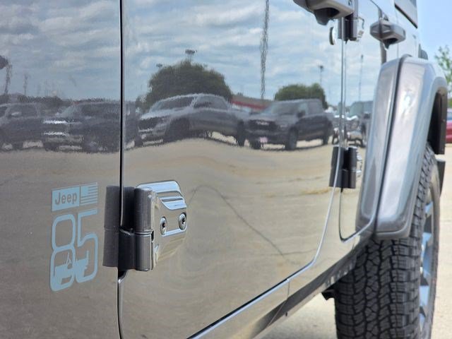 New 2026 Granite Crystal Metallic Clearcoat Jeep 85th Anniversary image 10