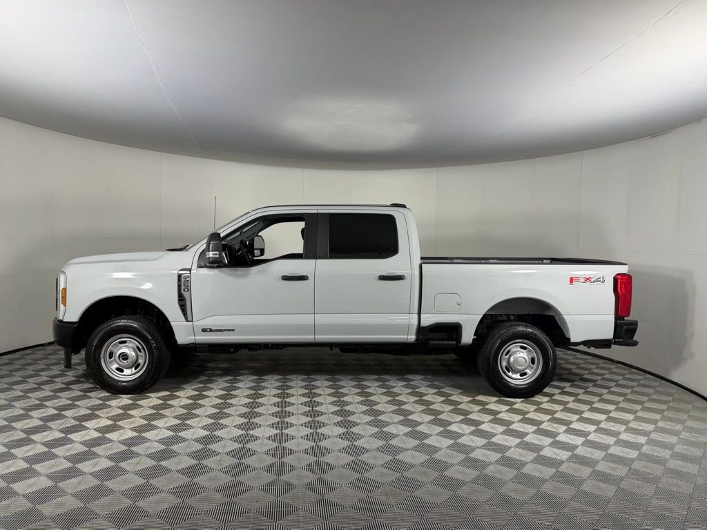 Used 2025 White Ford XL image 10