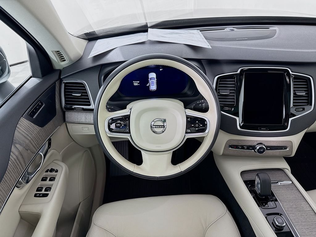 Used 2023 Black Volvo B6 Plus 6-Seater image 24