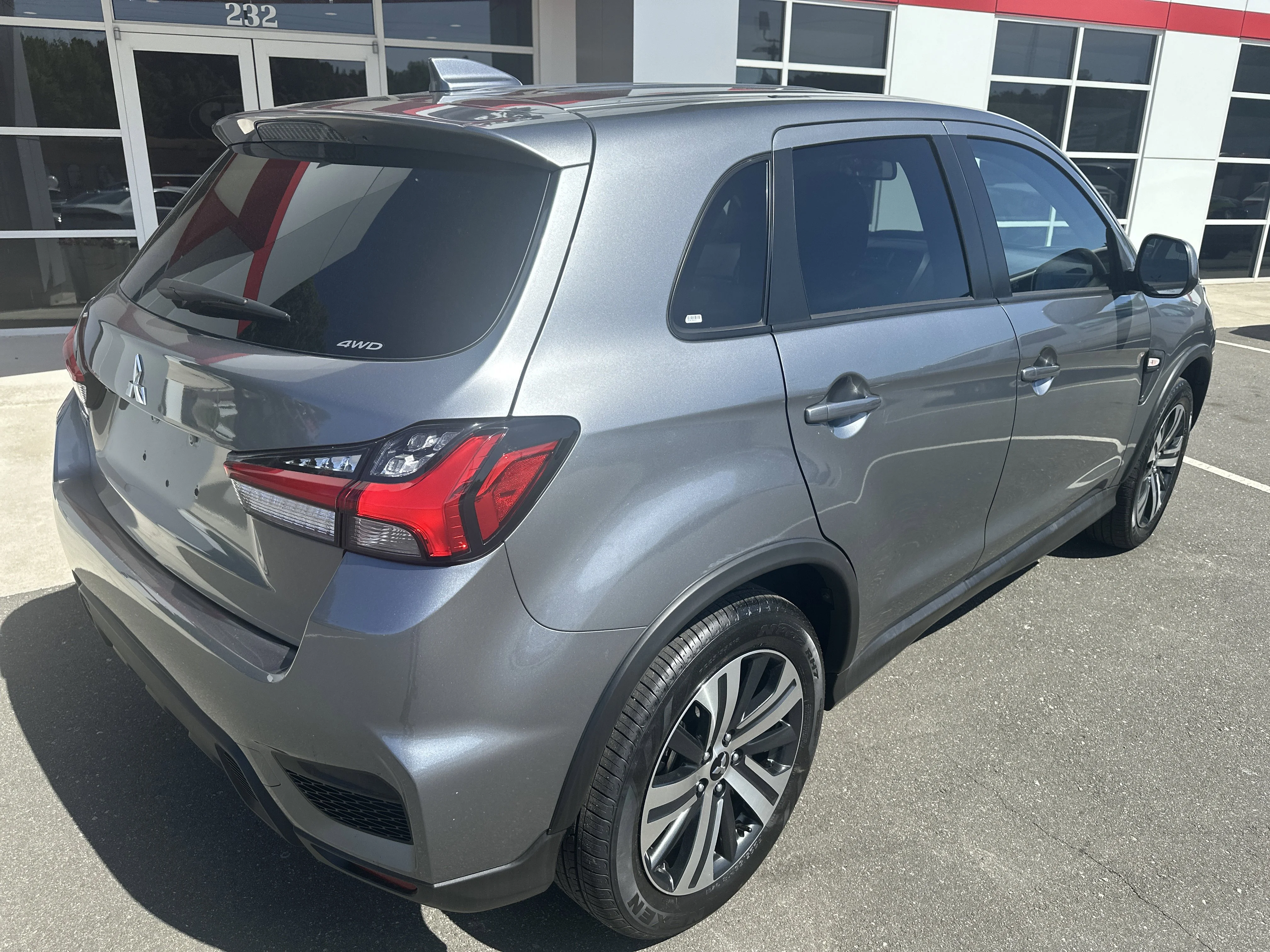 Used 2025  Mitsubishi ES image 8