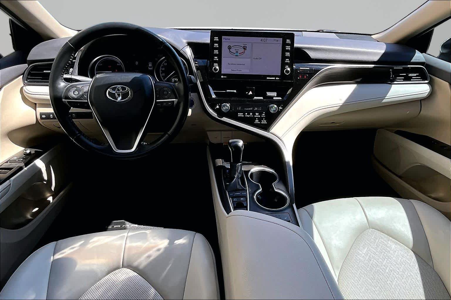 Used 2021 Wind Chill Pearl Toyota Hybrid XLE image 16