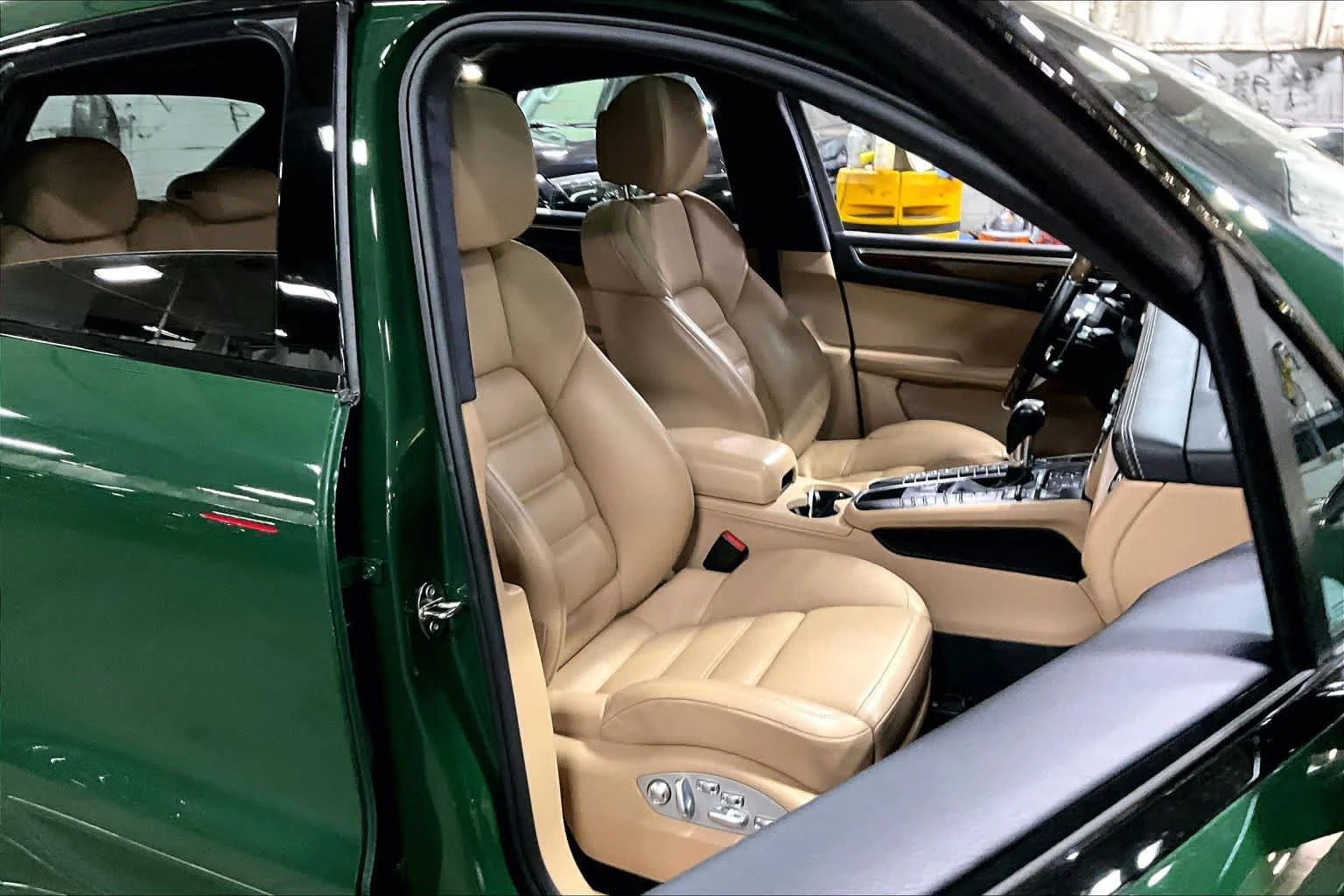 Used 2020 Mamba Green Metallic Porsche Turbo image 9
