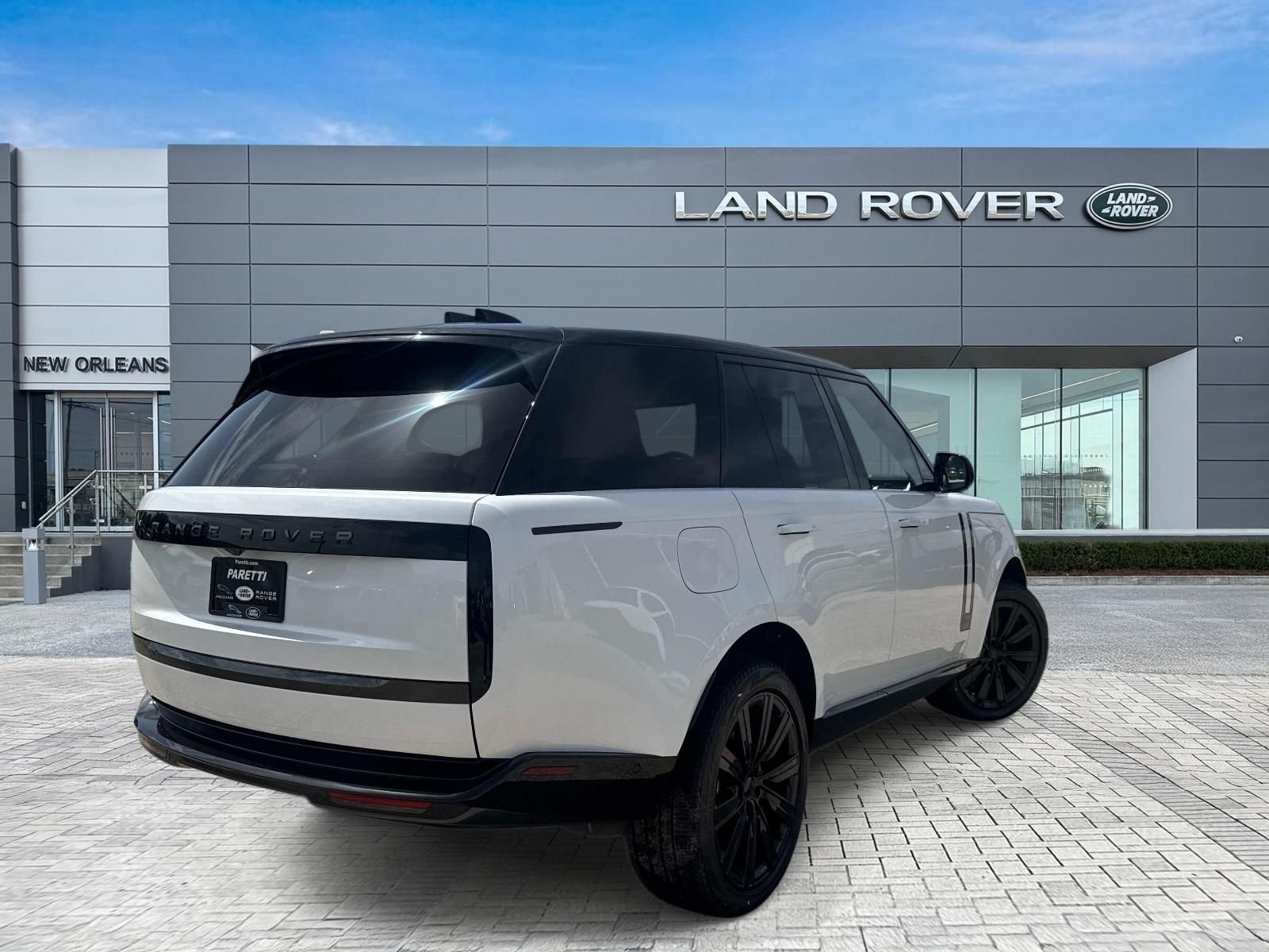 New 2026 Ostuni Pearl White LAND ROVER SE PHEV image 5