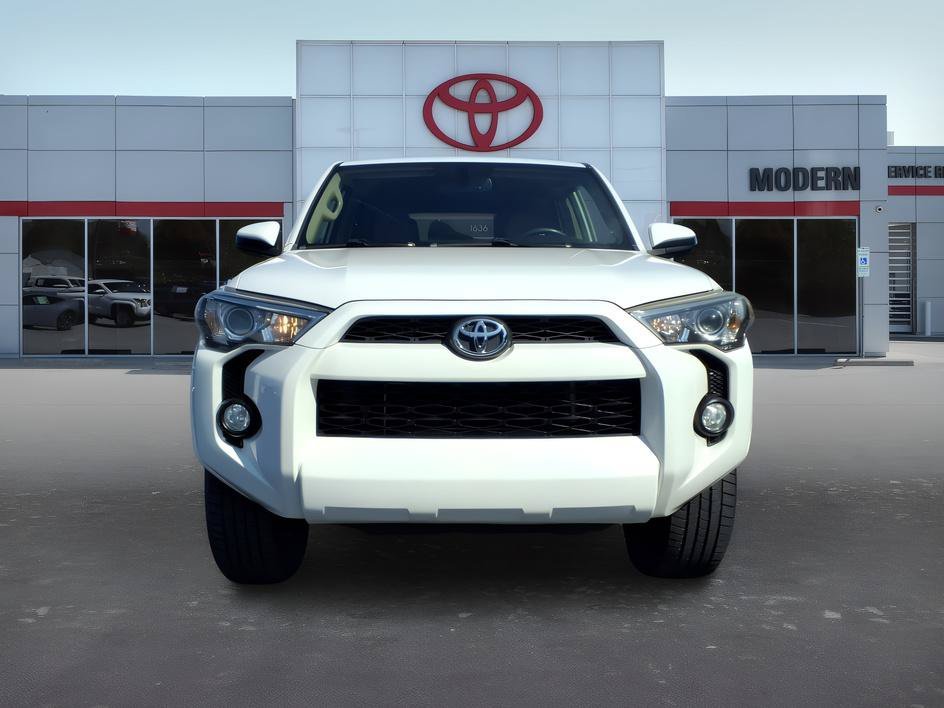 Used 2016 Super White Toyota SR5 image 8