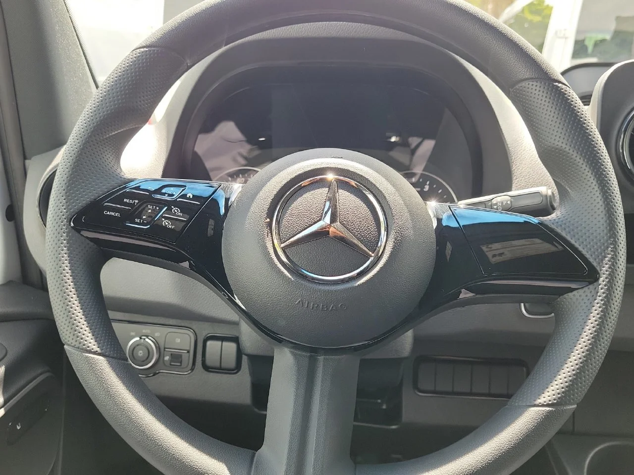 New 2025 Arctic+White Mercedes-Benz Cargo 144 WB image 27