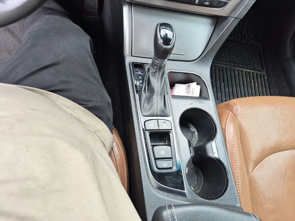 Used 2015 Shale Gray Metallic Hyundai Limited image 25