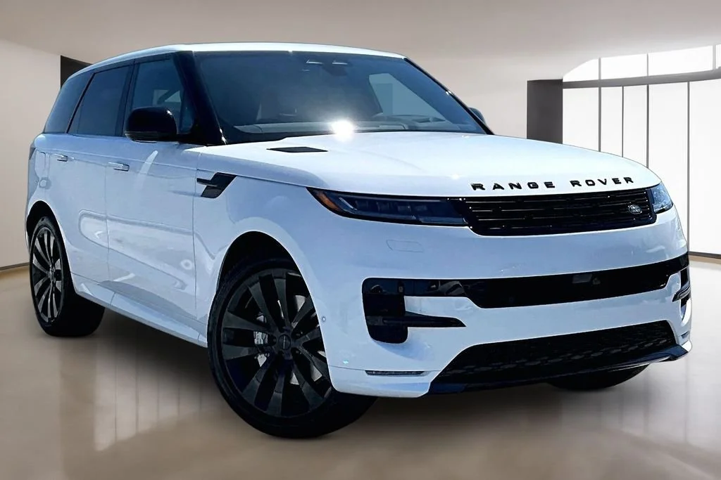 New 2026 Fuji White LAND ROVER Dynamic SE image 2