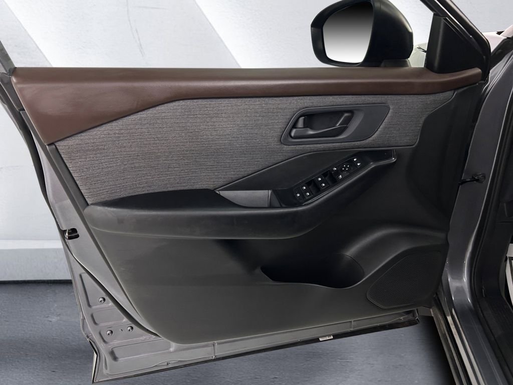 Used 2023 Gray Nissan S image 12