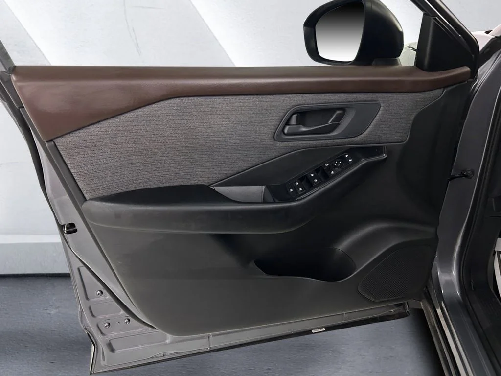 Used 2023 Gray Nissan S image 12