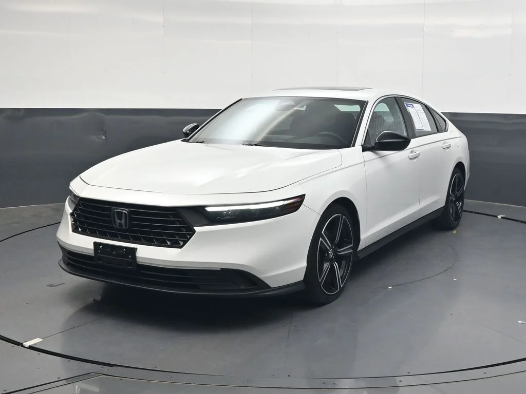 Used 2024 Platinum White Pearl Honda Sport image 8