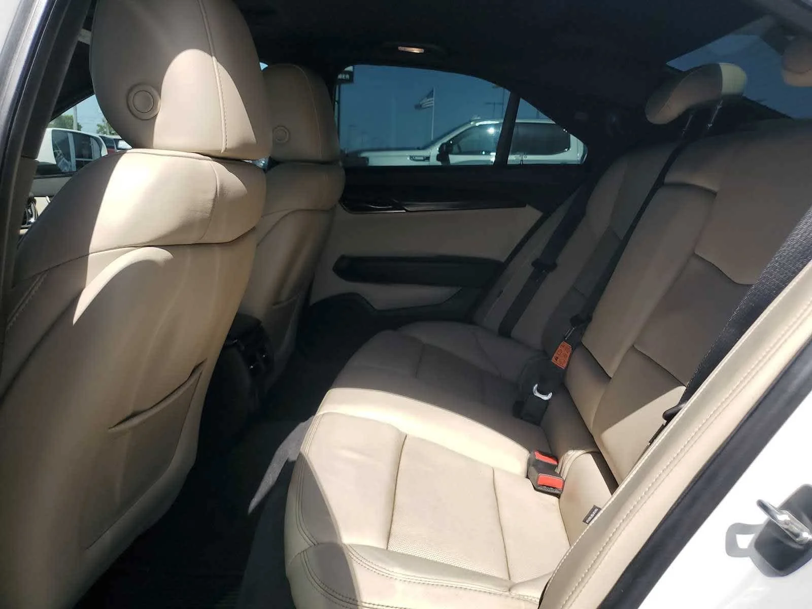 Used 2018 CRYSTAL WHITE TRICOAT Cadillac Luxury AWD image 19