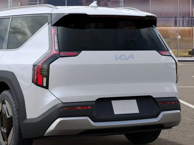 New 2024 White Kia Wind image 14