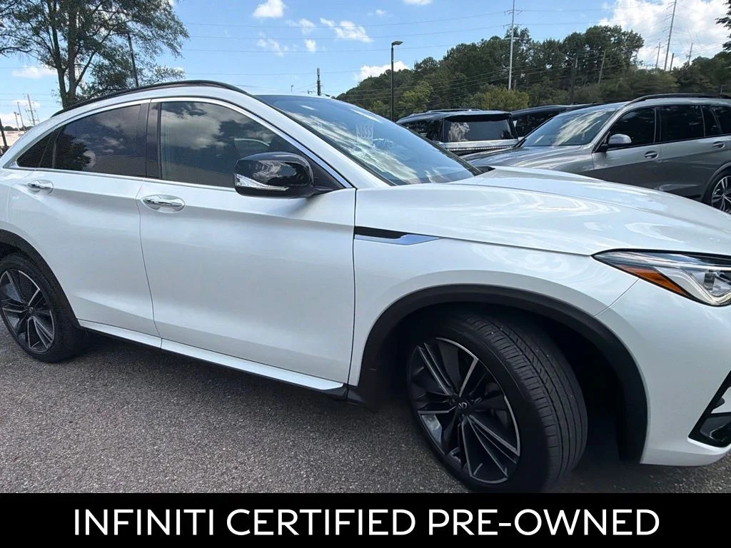 Certified Used 2025 Radiant White INFINITI LUXE image 7