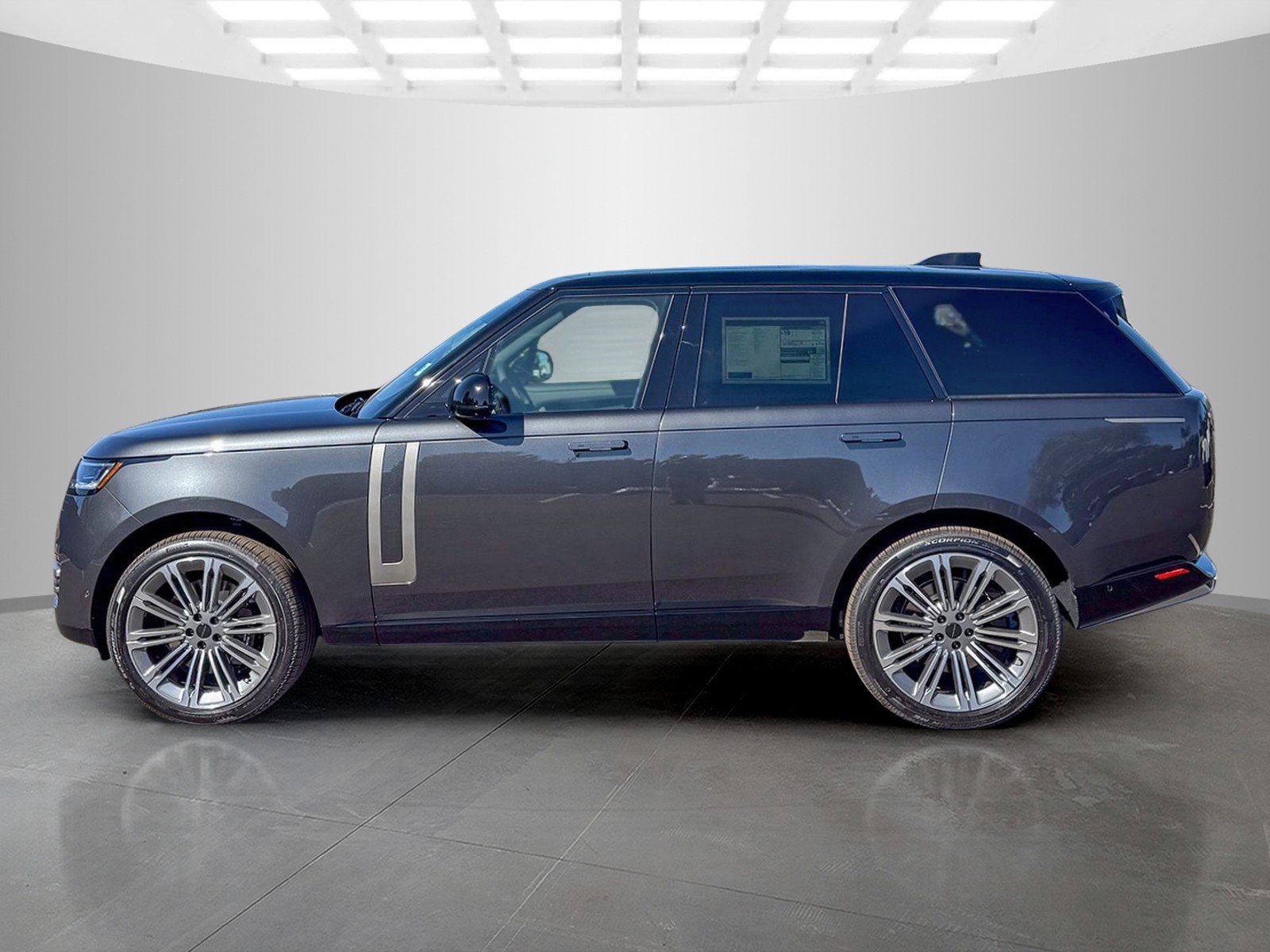 New 2026 Carpathian Grey Land Rover SE image 2