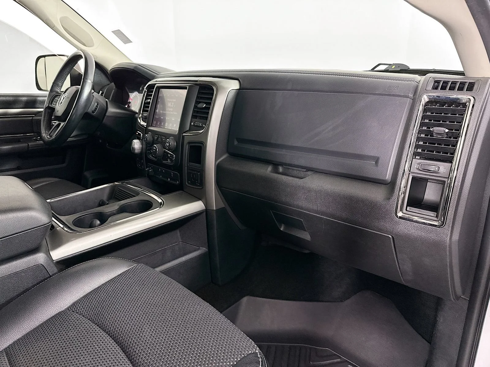 Used 2017  Ram Sport image 30
