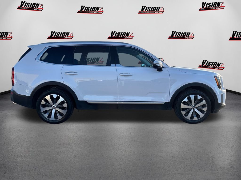 Used 2022 White Kia S image 4