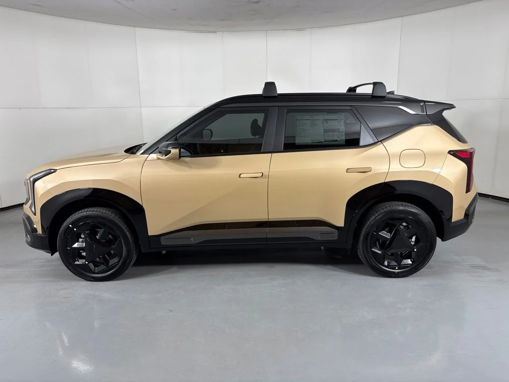 New 2027 Terrain Brown / Black Roof Kia X-Line S image 5
