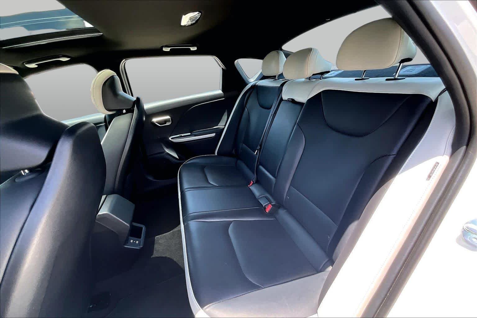 Used 2025 Snow White Pearl Kia GT-Line image 19