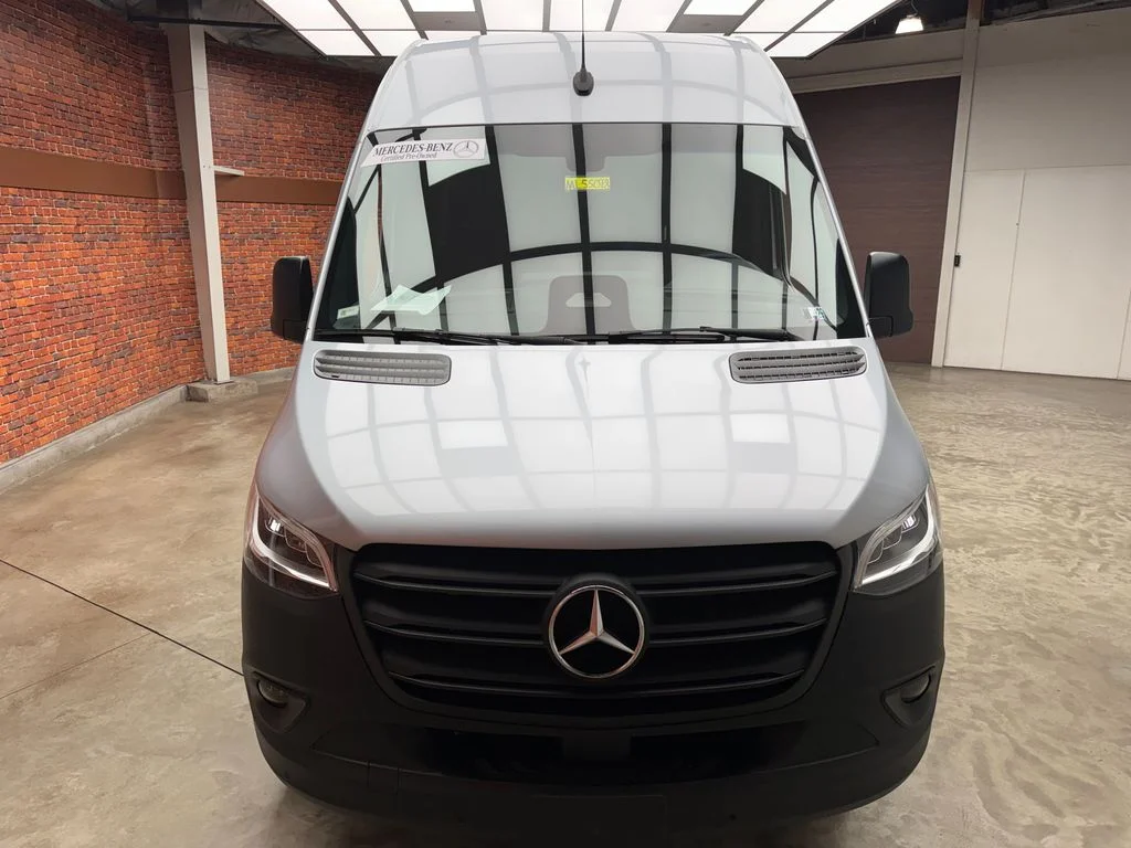Used 2025 Silver Mercedes-Benz Cargo 170 WB image 10