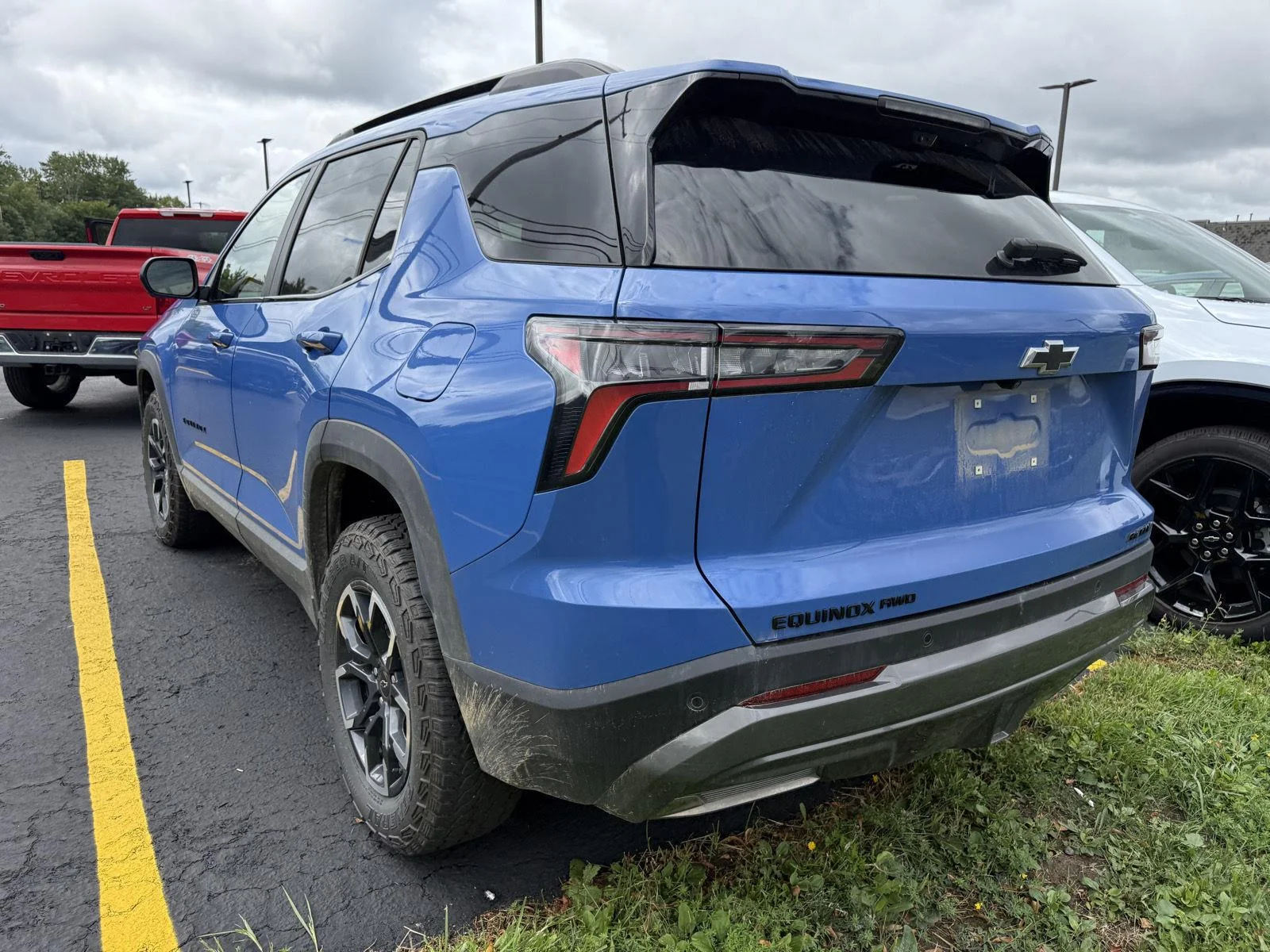 Used 2025 Reef Blue Metallic Chevrolet AWD ACTIV image 5