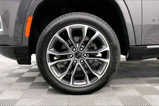 Used 2025 Baltic Gray Metallic Clearcoat Jeep Series III image 9