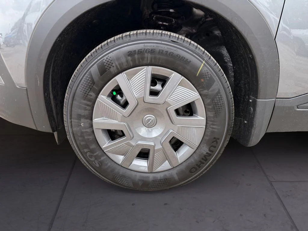 New 2026 Gray Nissan S image 9