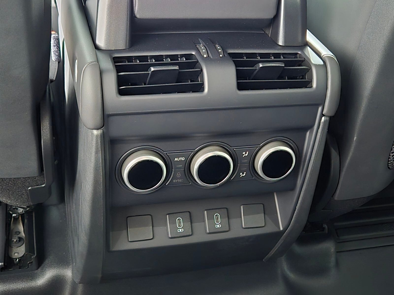 New 2026 Carpathian Grey Land Rover X-Dynamic SE image 14